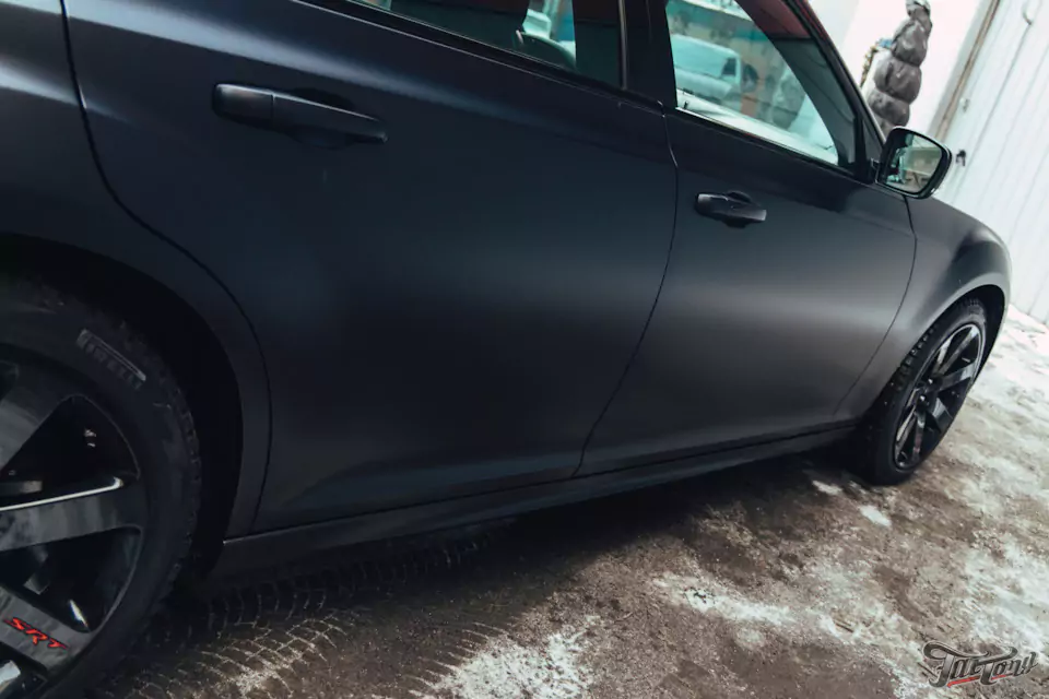Обновленный Chrysler 300C! Кузовной ремонт и полный окрас кузова, оклейка матовым полиуретаном, комплексная шумоизоляция и сабвуферное звено, плановое ТО